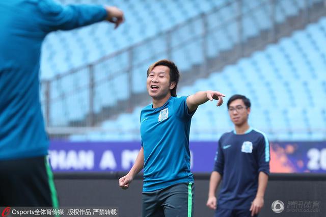 触手巨大乳房挤奶男同